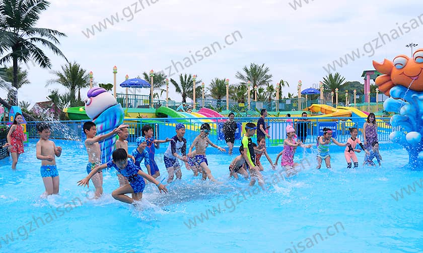 浙江宁波大目湾阿拉的海水上乐园戏水池