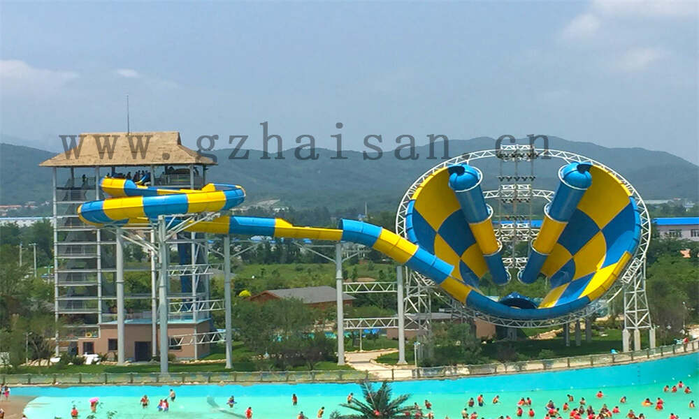 水上乐园设备畅玩，亲子同乐共度欢乐时光