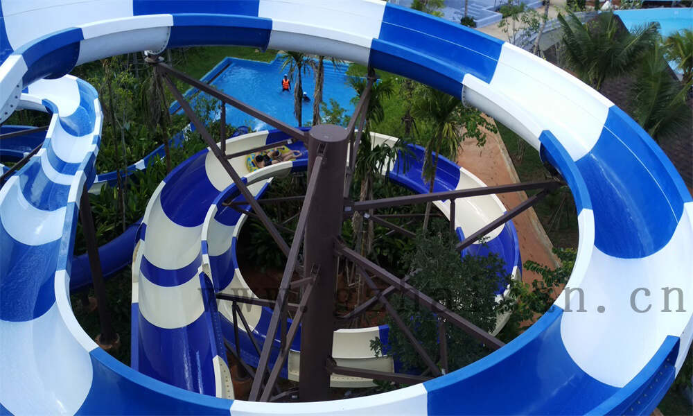 水上滑梯报价指南：如何选择合适的设施？