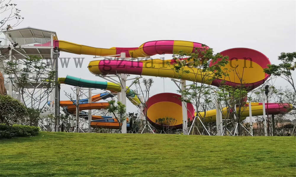 水上乐园的游客流动和排队管理如何优化？