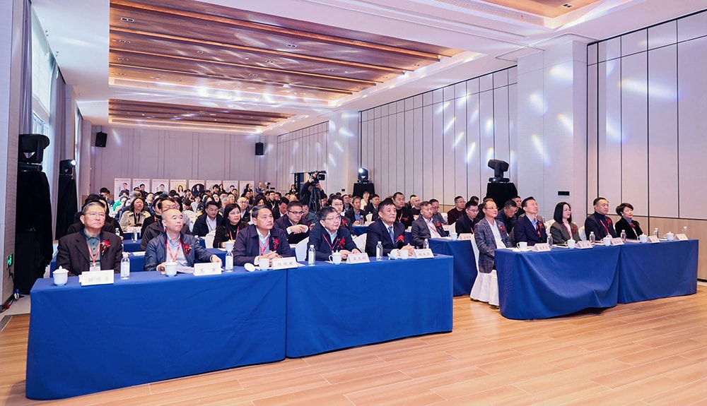 科技铸就非凡体验，专业成就行业标杆——J9国际站登录游乐荣膺2025金冠奖“杰出水滑道设备奖”